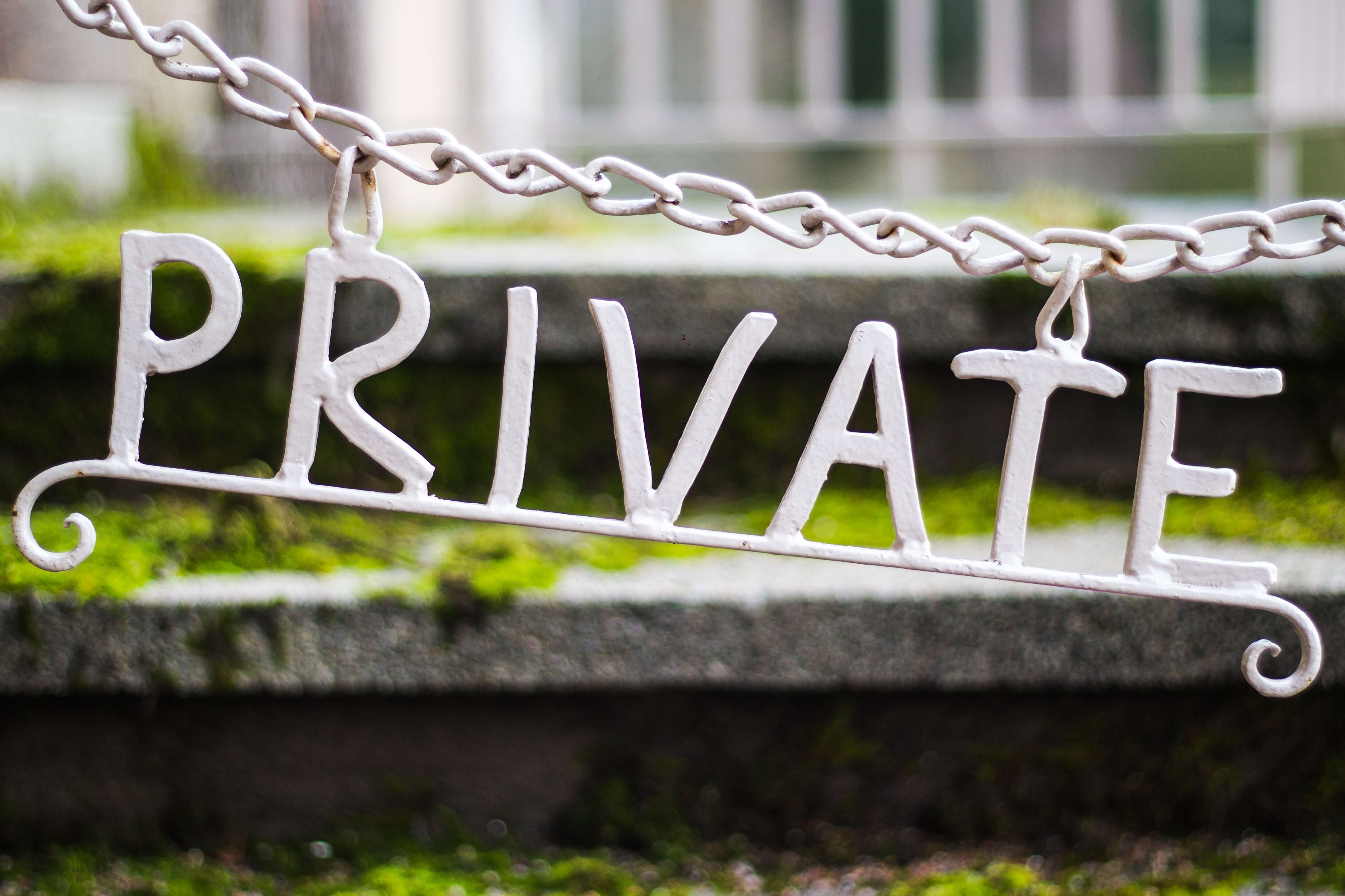 Identità Digitale Defender: le tracce dei tuoi ragazzi online, i rischi per la loro privacy, e come rimediare